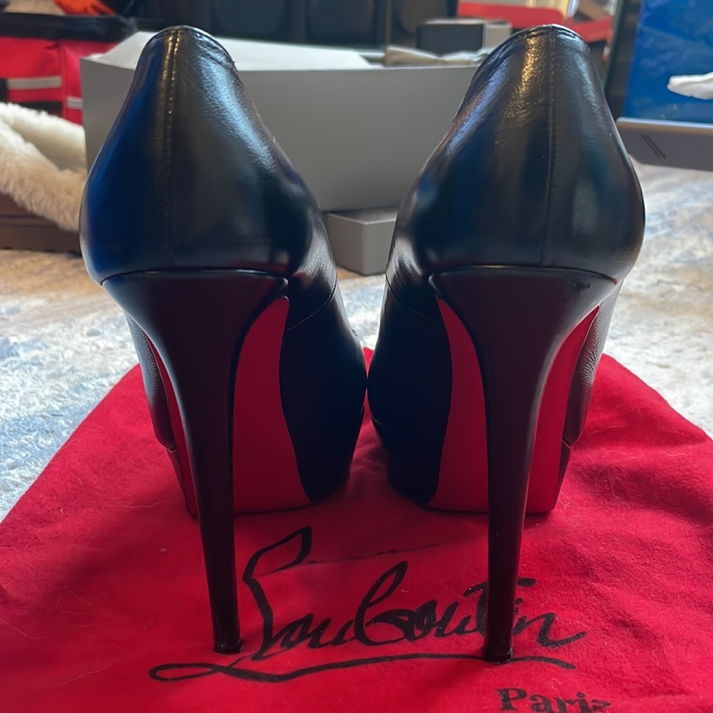 Christian Louboutin Bianca Heels in Black Leather - Size 39.5 - Picture 5 of 7